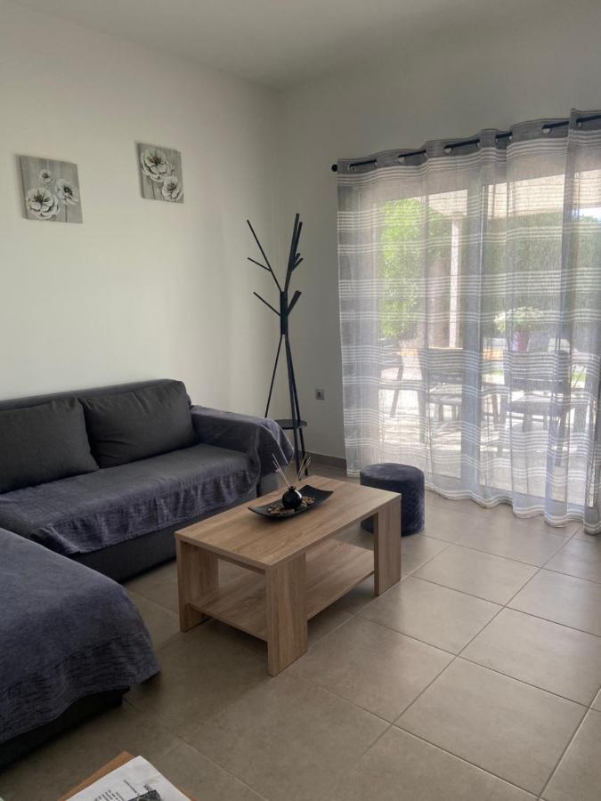 M & F House Villa Oropos Buitenkant foto